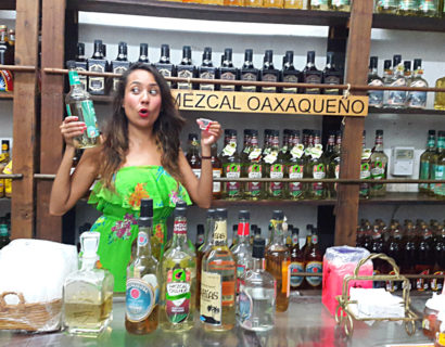 ¿AGUANTARÍAS 18 MEZCALES? EN HUATULCO TE PONEN A PRUEBA